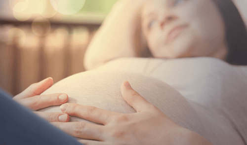 Le décollement placentaire pendant la grossesse présente de véritables risques pour la santé du bébé.