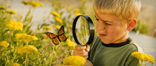 La pensée divergente chez les enfants leur permet de développer leur créativité et renforcer leur estime de soi.