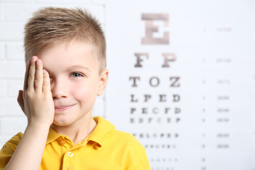 L'hypermétropie chez les enfants peut être corrigée avec l'aide de plusieurs techniques.