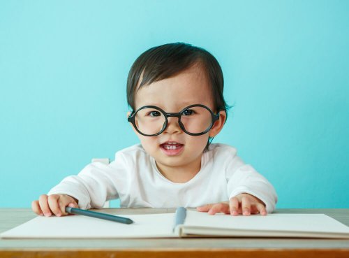 L'hypermétropie chez les enfants les empêche de pouvoir se concentrer pendant un certain temps.