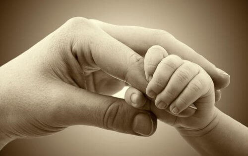 Moyens de stimuler le sens du toucher du bébé