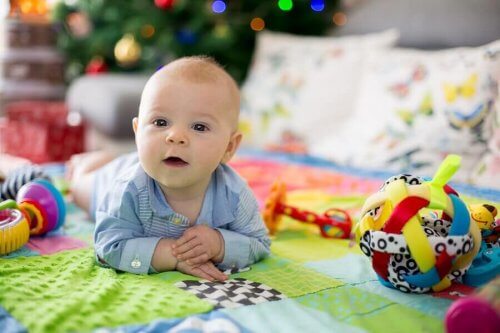 Les avantages du tapis d'éveil pour les bébés