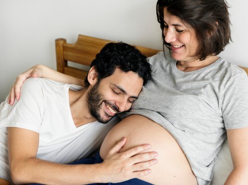 parler au bébé pendant la grossesse