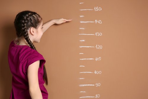 En tant que parents, il est important de savoir jusqu'à quel âge les filles grandissent.