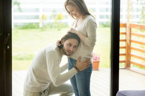 L’importance de parler au bébé pendant la grossesse
