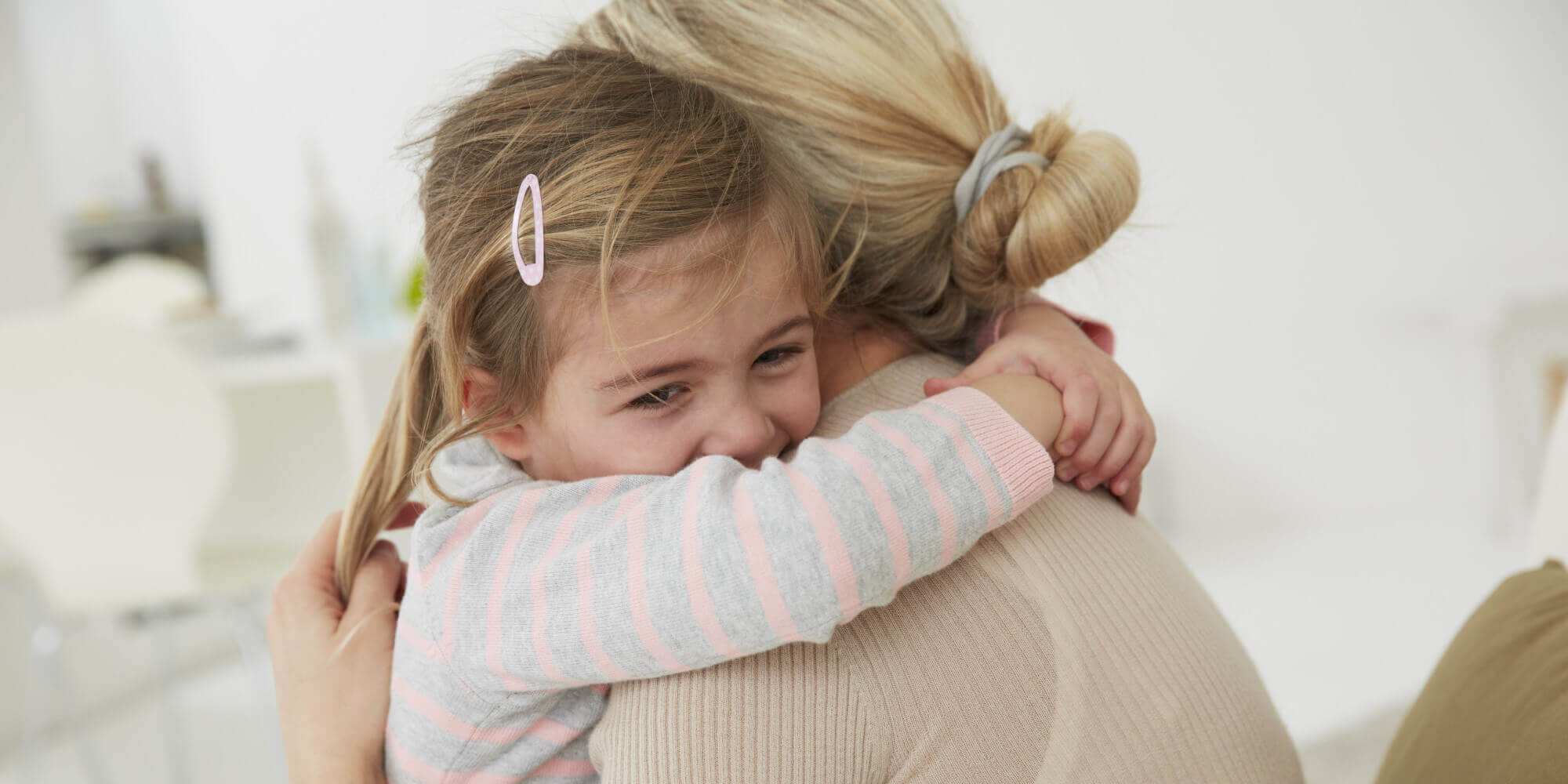 Les peurs des enfants doivent être abordées avec amour et patience.