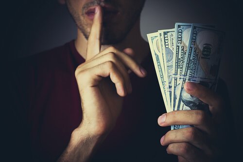 Les auteurs de sextorsion peuvent demander de grandes sommes d'argent en fonction des données économiques qu'ils ont obtenu de leurs victimes.