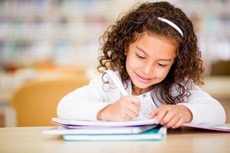 7 manières de développer l'écriture créative chez les enfants
