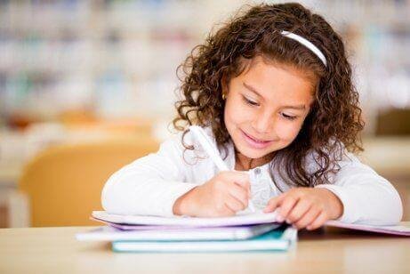 7 manières de développer l’écriture créative chez les enfants