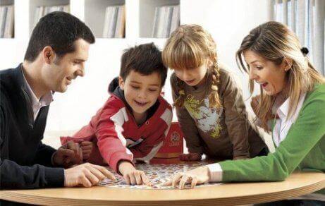 Jeux de société pour enfants : types et bénéfices
