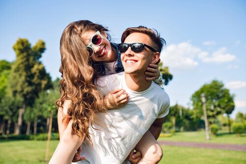 un couple d'ados