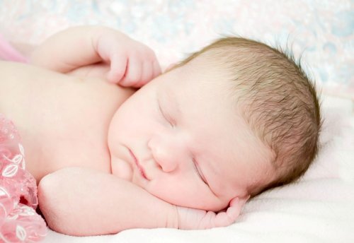 L'odeur du bébé à la naissance permet de créer et de renforcer naturellement le lien entre la mère et l'enfant.