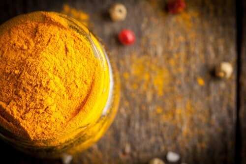 Le curcuma fait partie des remèdes contre le psoriasis.