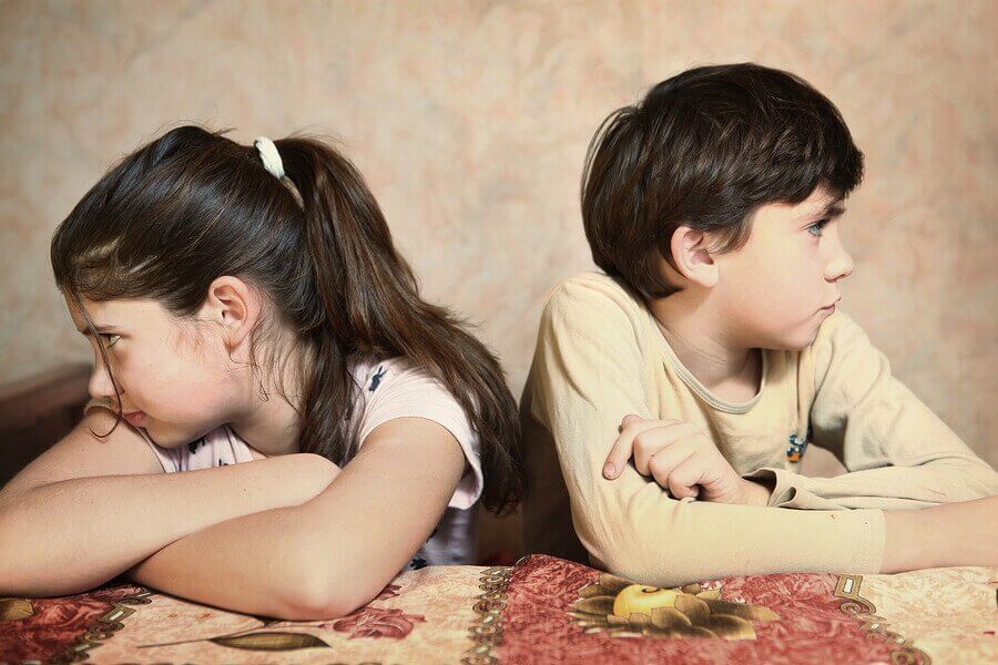 La rivalité entre frères et sœurs est une situation que l'on retrouve fréquemment dans les familles.