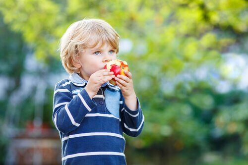 Les excuses des enfants pour ne pas manger sont diverses et souvent liées à la croissance.