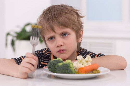 Les excuses des enfants pour ne pas manger ne doivent pas inquiéter les parents.