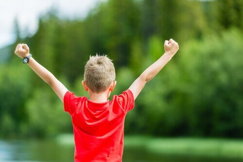 Un enfant après une victoire