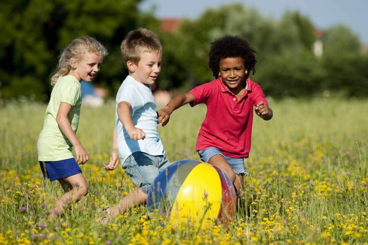 Respecter les différences aide les enfants à avoir une meilleure estime et confiance en soi.