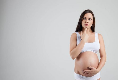 Une femme pense aux changements