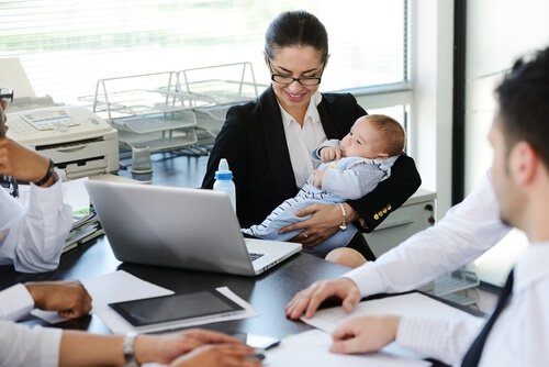 Retourner au travail après le congé maternité peut être une situation stressante pour de nombreuses femmes.