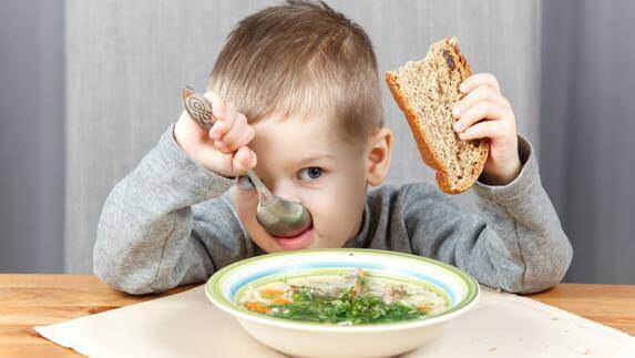 Manger sainement est l'un des apprentissages que l'on doit inculquer dès le plus jeune âge.