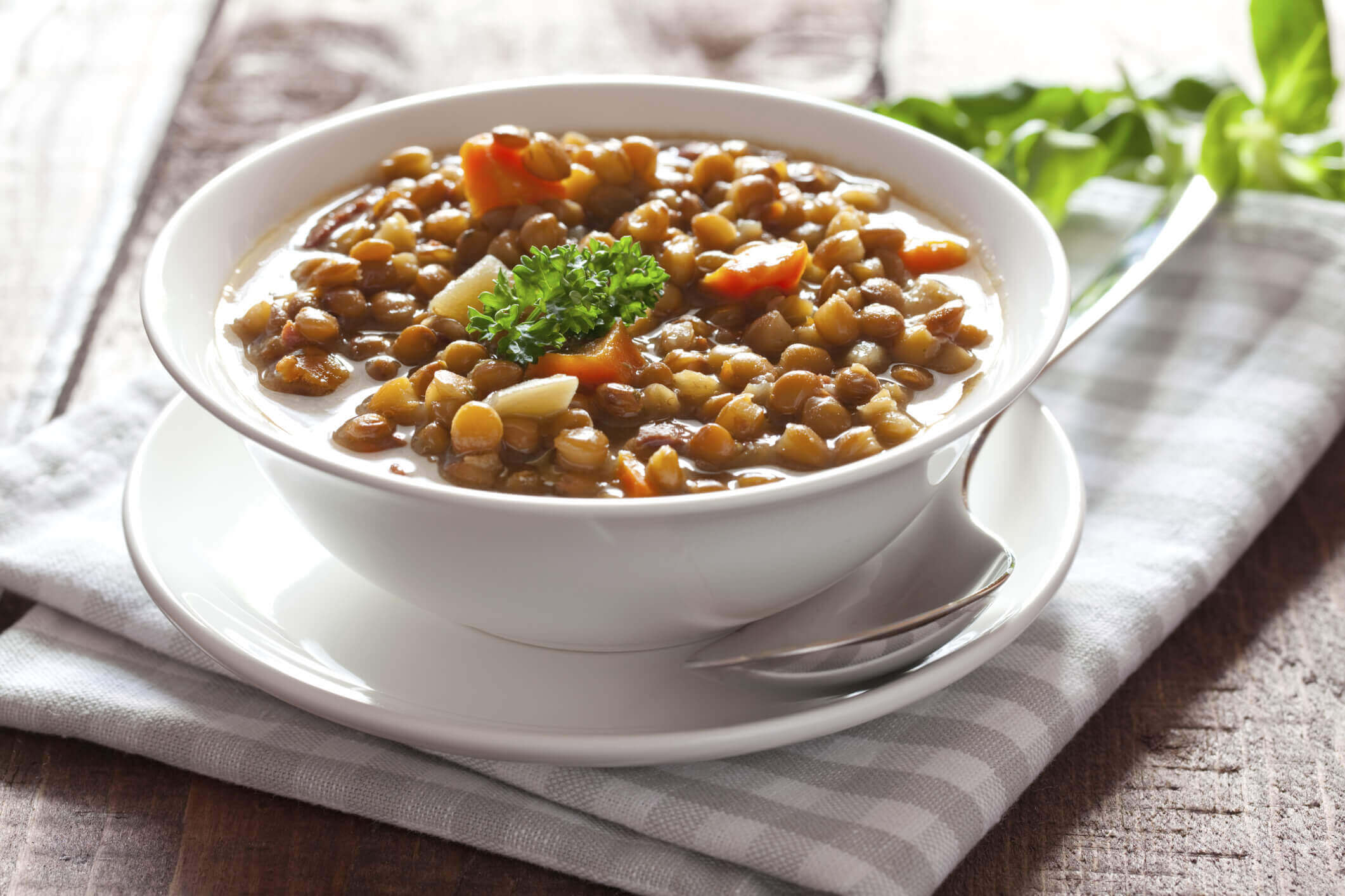 Les lentilles et les haricots font partie des aliments qui contiennent de l'acide folique.