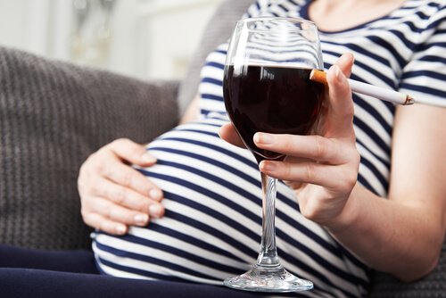 Le syndrome de l'alcoolisme foetal peut entraîner des retards de développement ainsi que des déficiences dans le système nerveux.