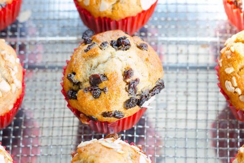 Les muffins aux myrtilles font partie des recettes sucrées pour le troisième trimestre, idéales comme collation.