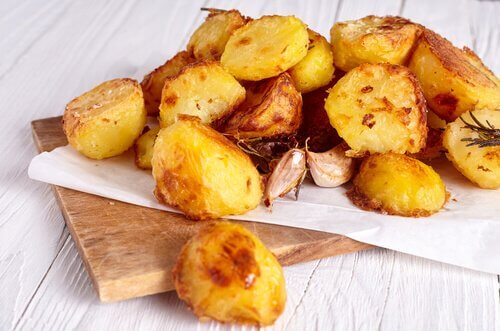Les recettes avec des pommes de terre sont une excellente occasion de cuisiner avec les enfants.