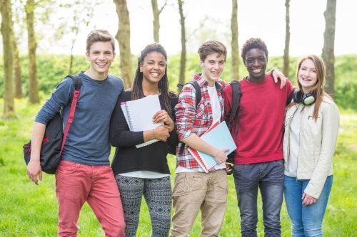 Groupe d'adolescents avec respect