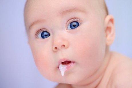 enfant 2 ans vomit jaune