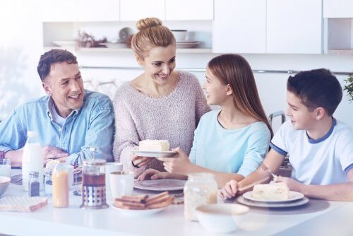 Une famille heureuse.