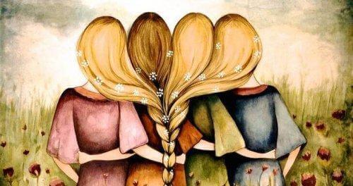 Des amies se tenant par la taille