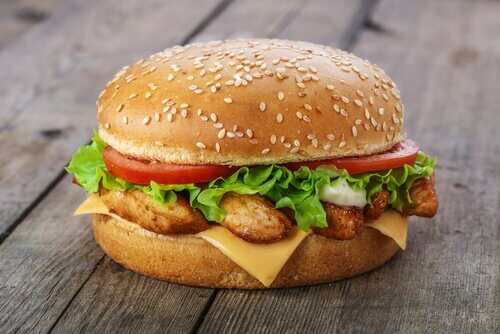 Les hamburgers sont une recette pratique pour faire manger de la viande aux enfants.