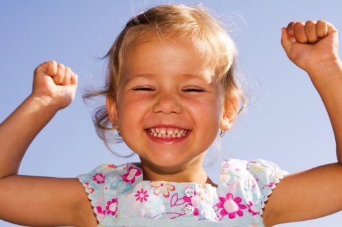 Éduquer des enfants optimistes dès le plus jeune âge est important pour former des adultes confiants et heureux.
