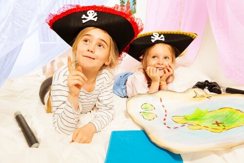 Petites filles qui écoutent