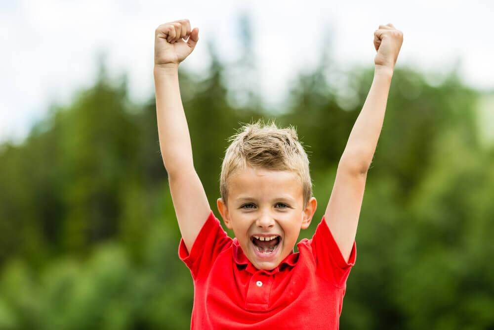 enfant avec de la confiance en soi