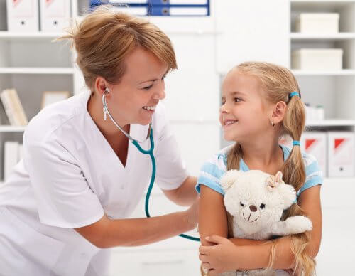 La peur du médecin, également appelée la peur de la blouse blanche, représente aussi l'une des peurs des enfants les plus fréquentes.