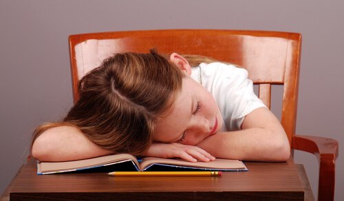 La narcolepsie chez les enfants est une condition de somnolence excessive qui peut affecter de manière significative tous les aspects de la vie.