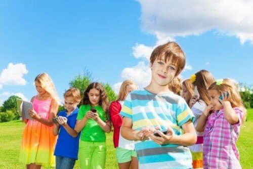Le bon âge pour que mon enfant s'initie aux réseaux sociaux