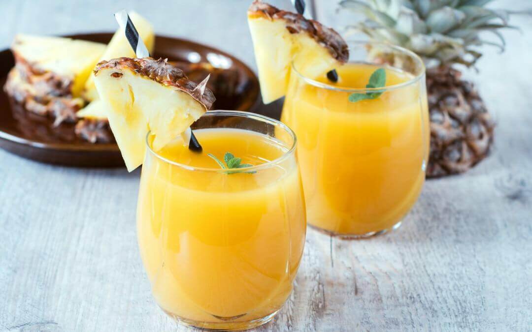 Le jus d'ananas et de carotte est l'une des recettes riches en iode pour la grossesse.