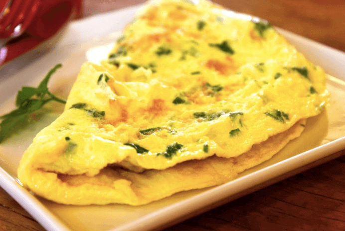 L'omelette aux épinards est l'une des recettes riches en calcium à consommer pendant la grossesse.