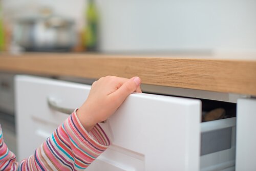 Que faire si mon enfant se coince un doigt ?