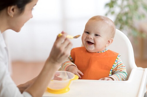 Conseils pour établir une routine d'alimentation du bébé