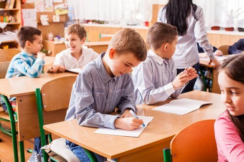 Motiver les enfants en classe en favorisant une bonne ambiance.