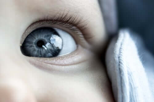 Les signes de l’œil paresseux chez les enfants ne sont pas toujours faciles à percevoir.
