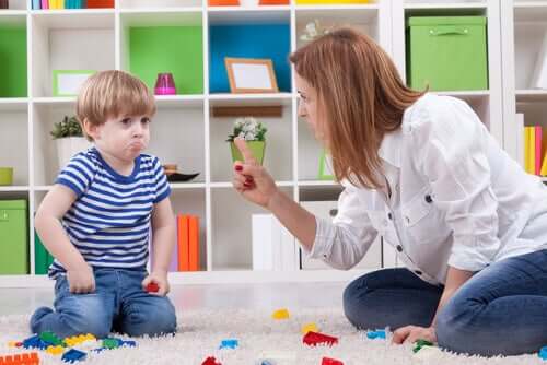 Les règles et la cohérence sont essentielles pour rester ferme dans l'éducation des enfants.