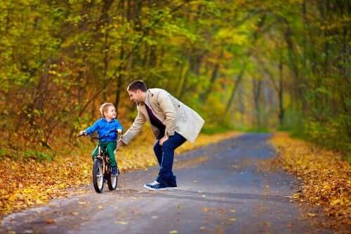 Un père inculquant la mentalité de développement à son fils