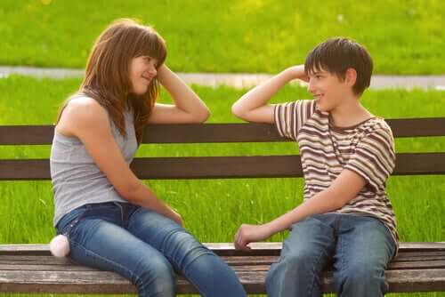 Deux adolescents amoureux