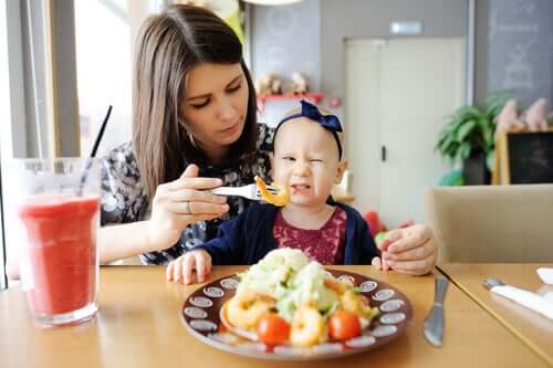 Il est important d'aider les enfants à bien manger en leur proposant de nouveaux aliments